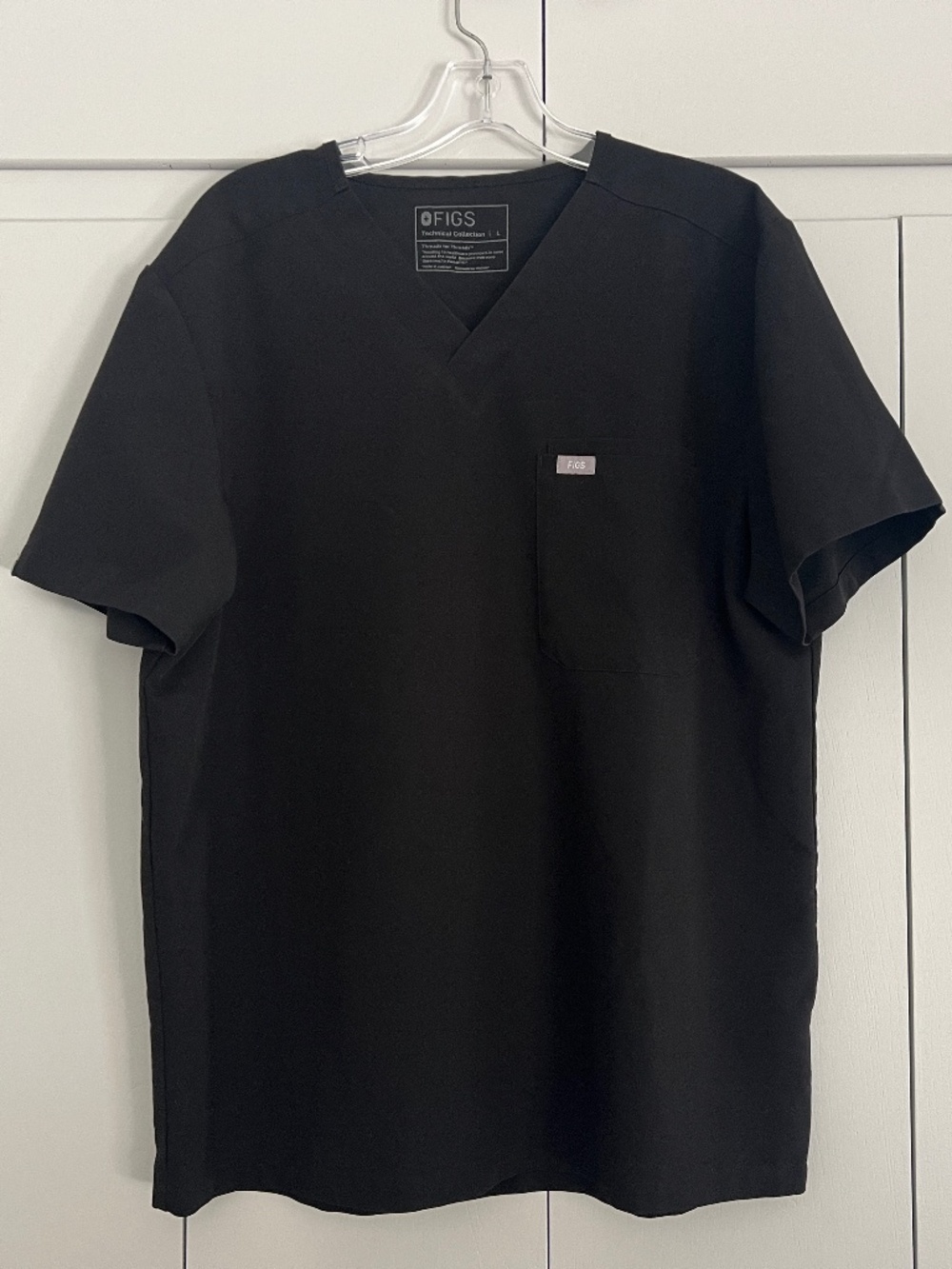 Men's Figs Technical Collection Leon Black 3 Pocket V-Neck Scrub Top Shirt L